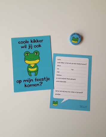 blauwe uitnodiging met illustratie van een kikker met de tekst coole kikker wil jij ook op mijn feestje komen?