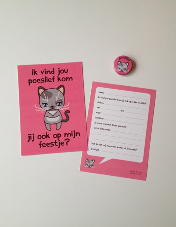 roze uitnodiging met illustratie van een poes met de tekst ik vind jou poeslief kom jij ook op mijn feestje?